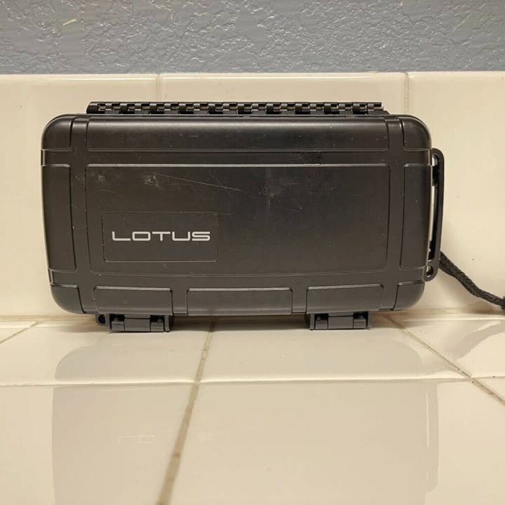 Lotus humidor for cigars
